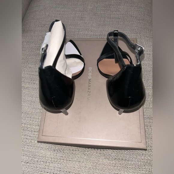 BCBG MAX AZRIA “DANIELLE RODI” T STRAP HEEL - Picture 4 of 8